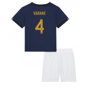Francie Raphael Varane #4 Dětské Domácí dres komplet MS 2022 Krátký Rukáv (+ trenýrky)